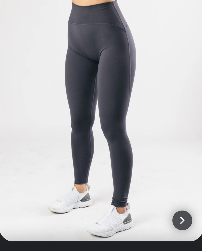 Alphalete Surface Elevation Leggings in Overcast